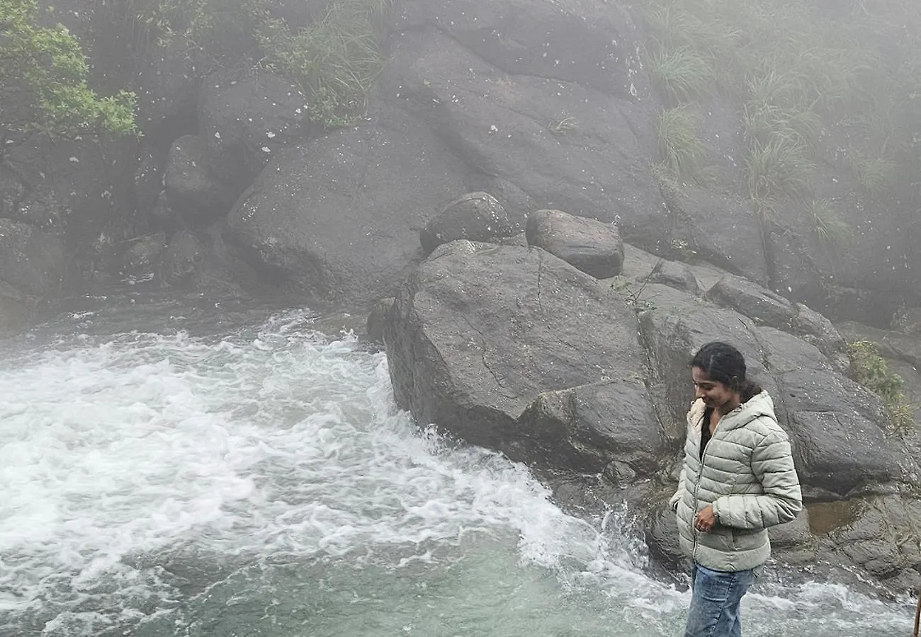 Campper Urumbi Hill Camp Vagamon Pirmed Luxury tent