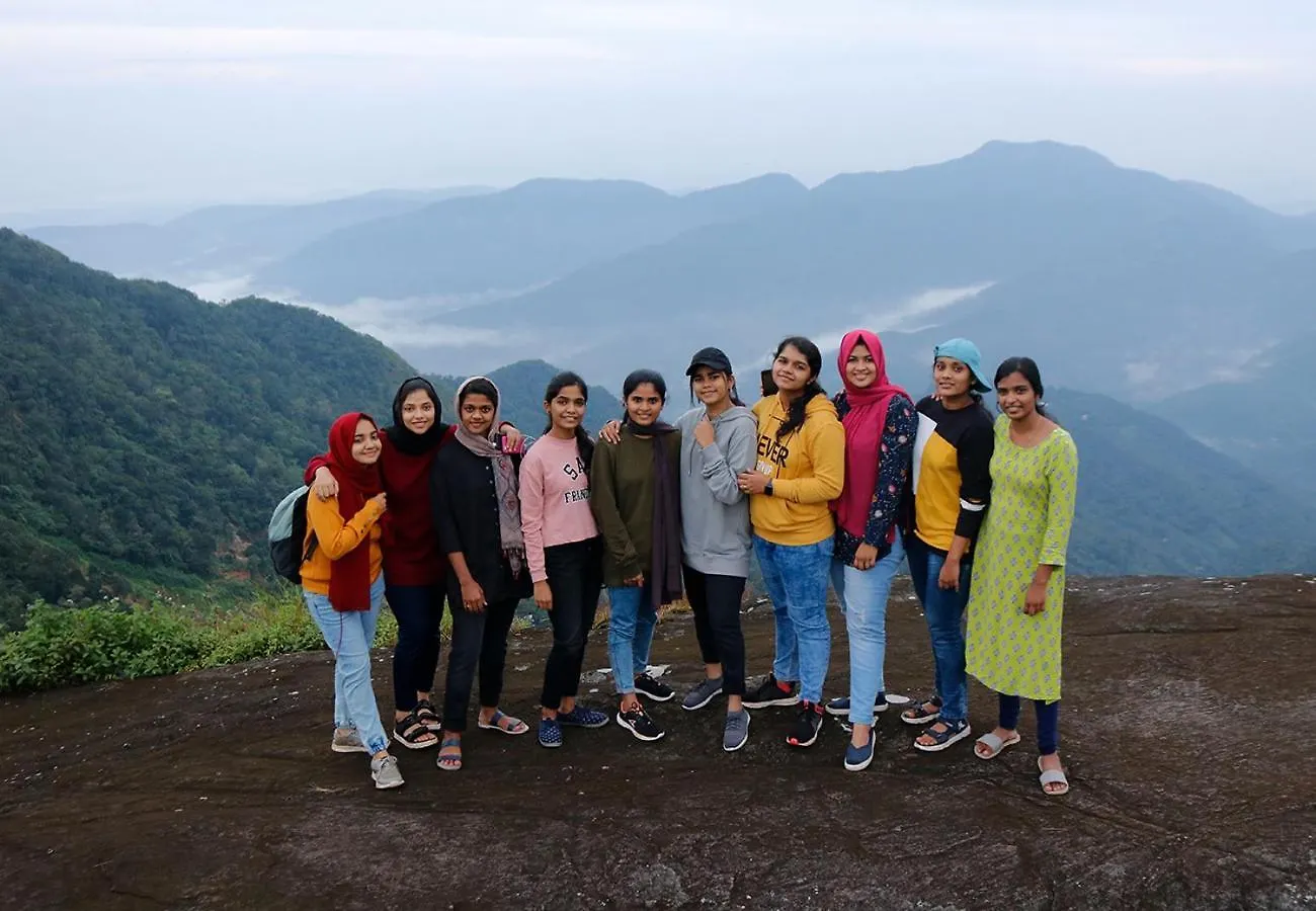 Campper Urumbi Hill Camp Vagamon Pirmed Luxury tent