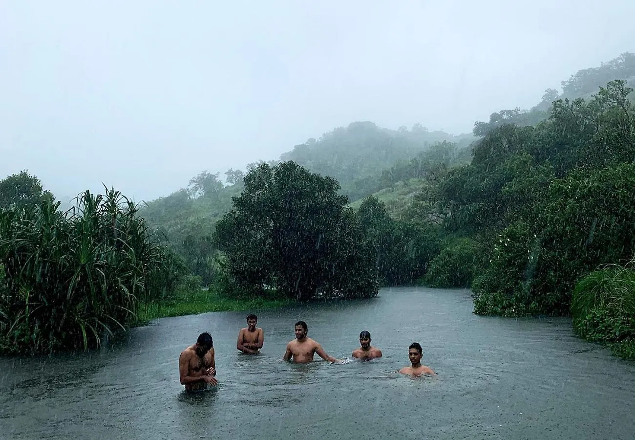 Campper Urumbi Hill Camp Vagamon Pirmed Luxury tent