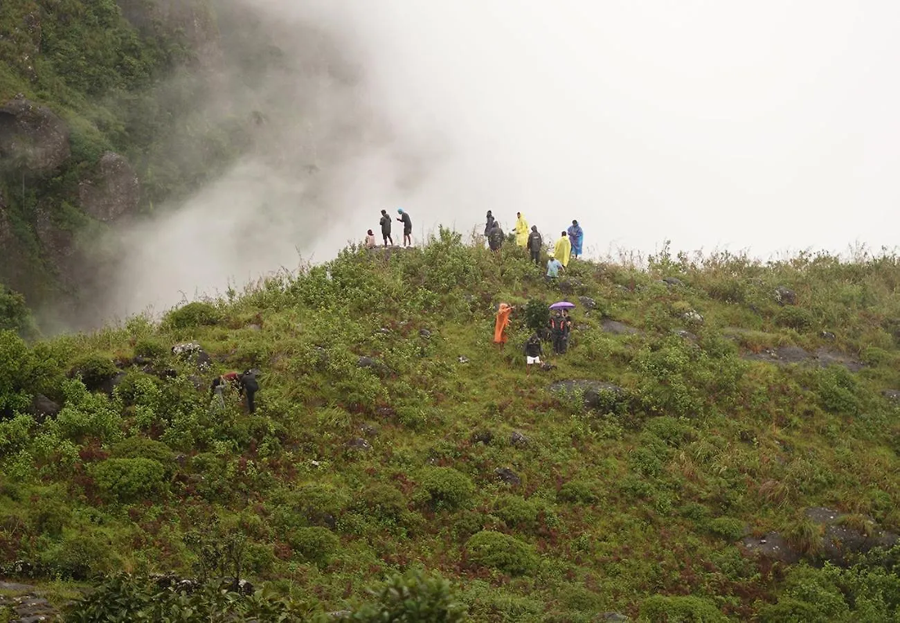 Campper Urumbi Hill Camp Vagamon Pirmed Luxury tent